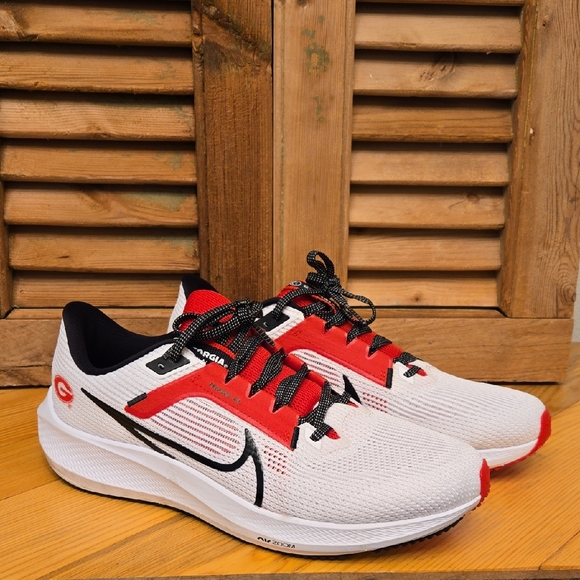 Nike Other - NIKE Air Zoom Pegasus 40 Georgia White / Black / Red - Sz 11